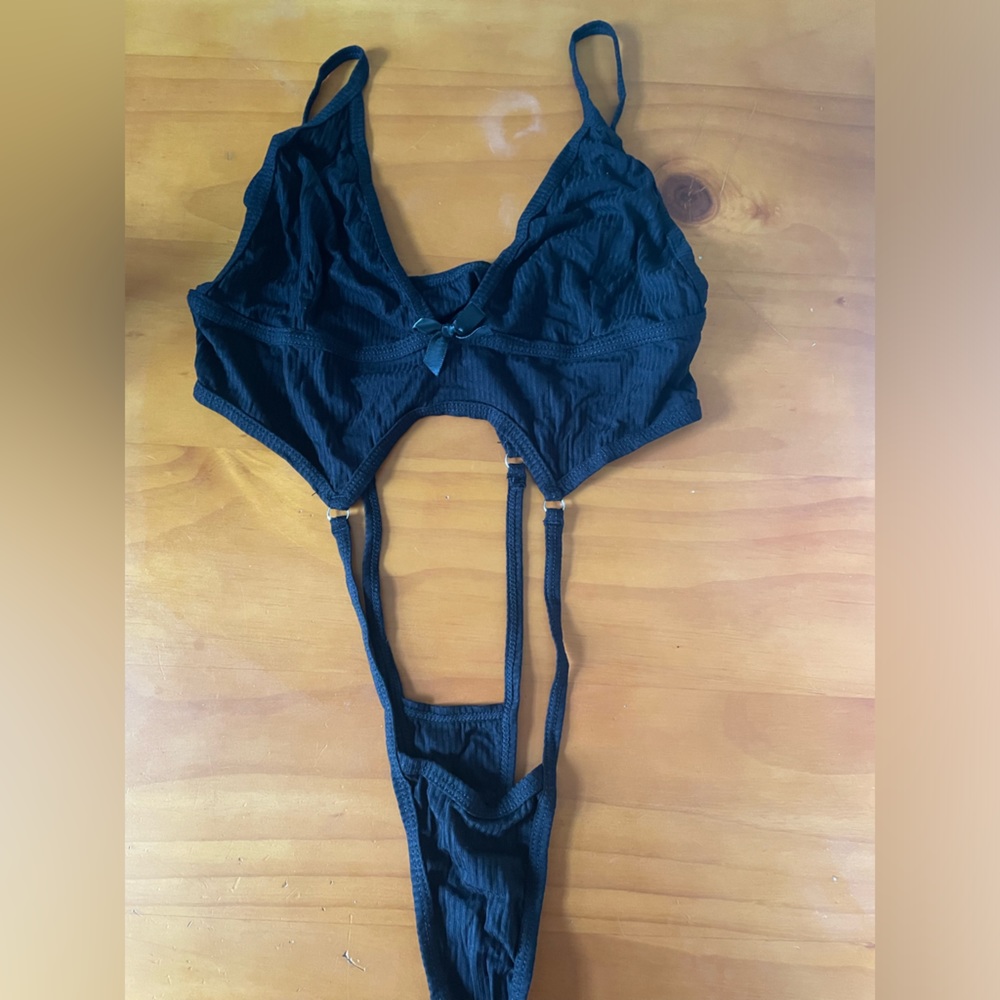 NWOT super soft ribbed cotton strappy bodysuit in black